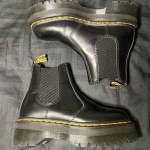 BLACK PLATFORM CHELSEA DOC MARTENS